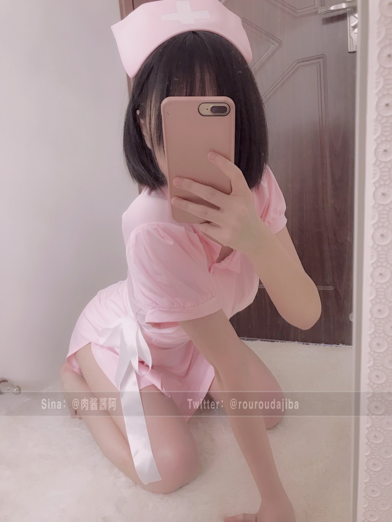 一只肉酱阿《 粉嫩小护士制服诱惑 》80p