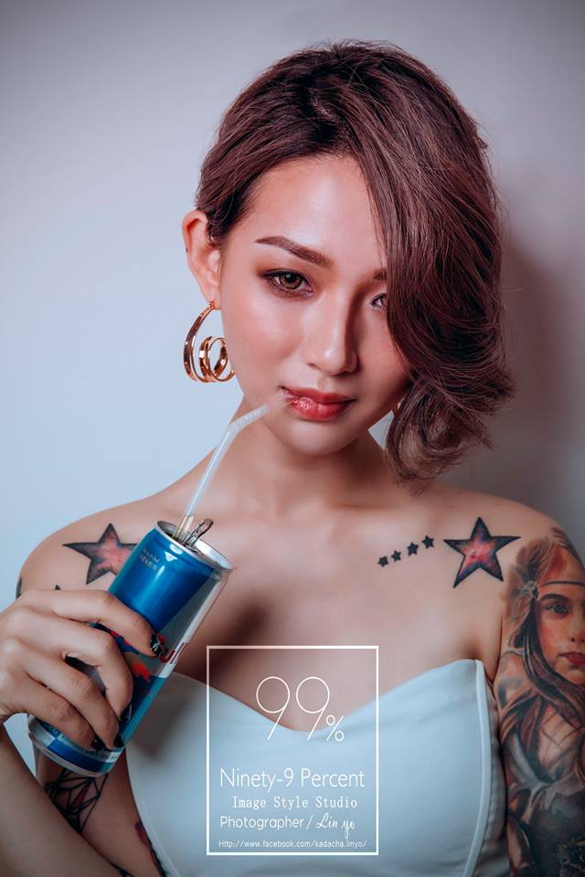 地表最霸氣櫃姐！外拍界「唐老大」藝術感的刺青點綴惹火身材！畫面太辣難以直視！