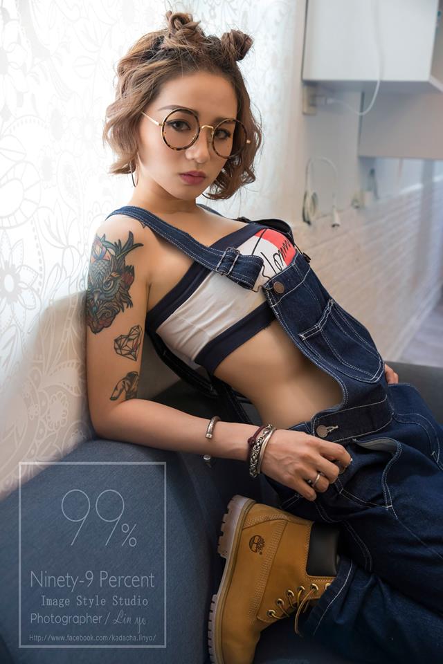 地表最霸氣櫃姐！外拍界「唐老大」藝術感的刺青點綴惹火身材！畫面太辣難以直視！