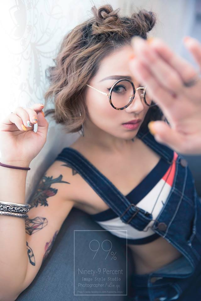 地表最霸氣櫃姐！外拍界「唐老大」藝術感的刺青點綴惹火身材！畫面太辣難以直視！