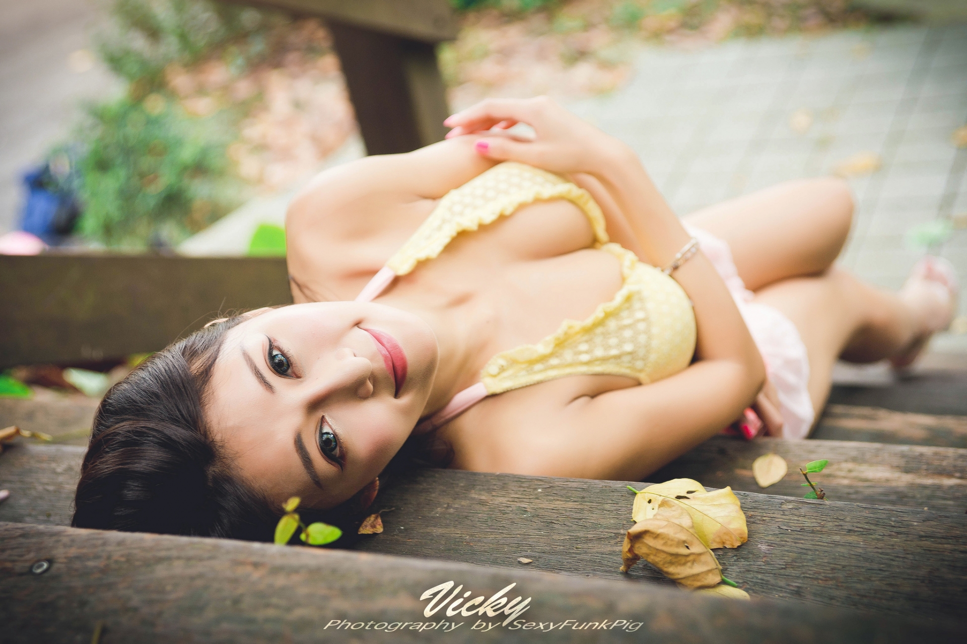 抓住夏天的尾巴！全糖女孩「安希」爆乳戲水，最邪惡的戀愛氛圍！