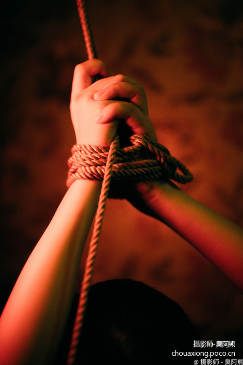 黑絲S綑綁秀！對女人胴體的「完全主宰」，激發每個細胞的熊性費洛蒙！