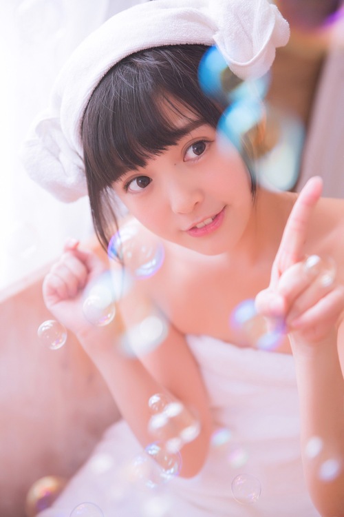 萌就是真理！「激似小敏」的妹妹找你一起洗泡泡浴，還不快進來！