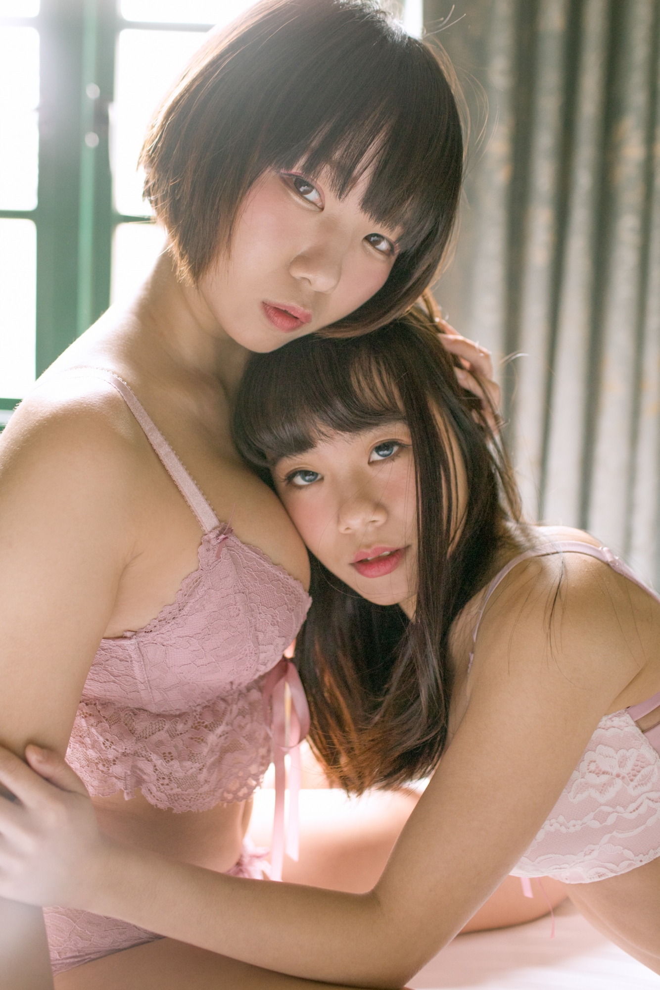 最強「慾女聯合」！「攝影師CK」鏡下最狂野、最色氣的M系少女雙重奏！
