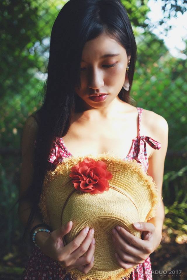 人生就是不停戀愛！「陽光系小護士」性感胴體與甜美微笑，讓人一秒戀愛！