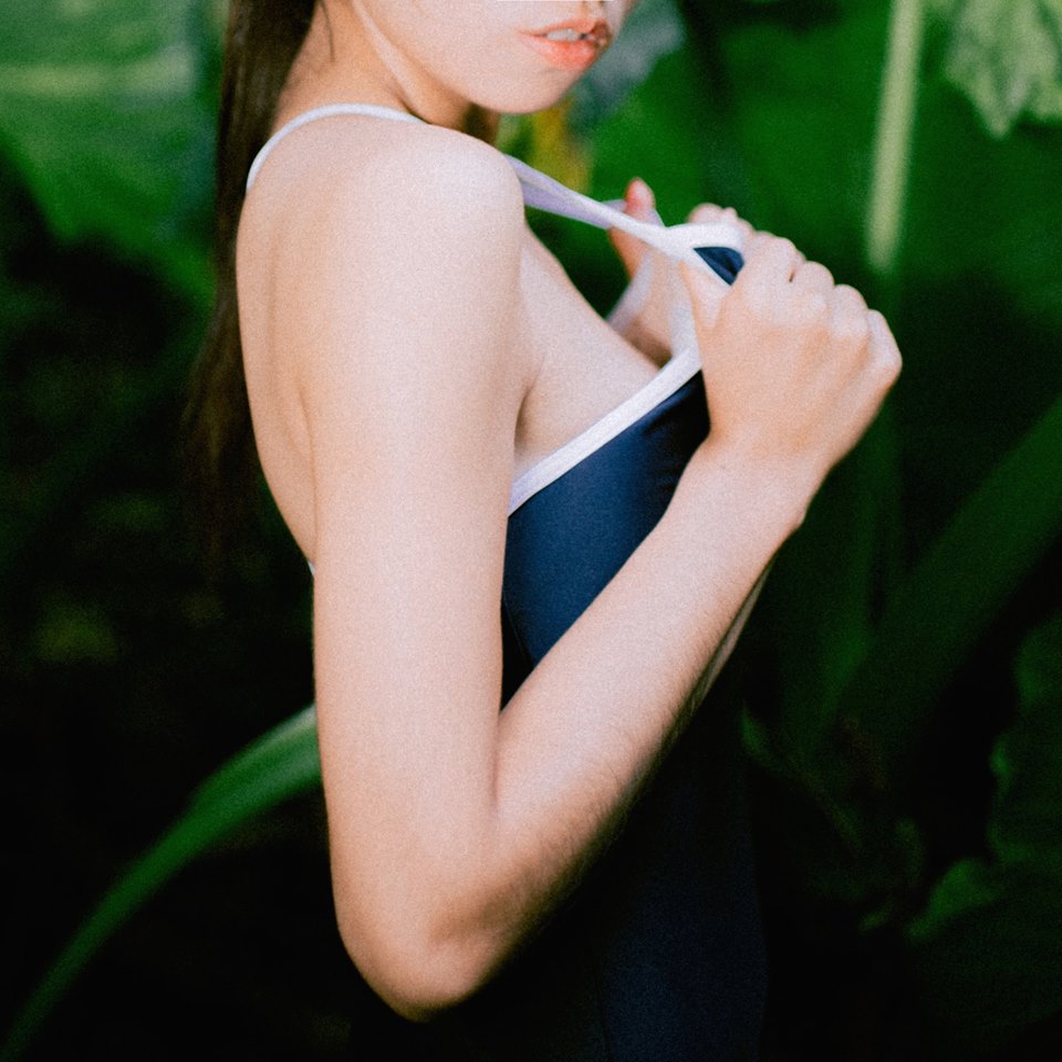 人生就是不停戀愛！「陽光系小護士」性感胴體與甜美微笑，讓人一秒戀愛！
