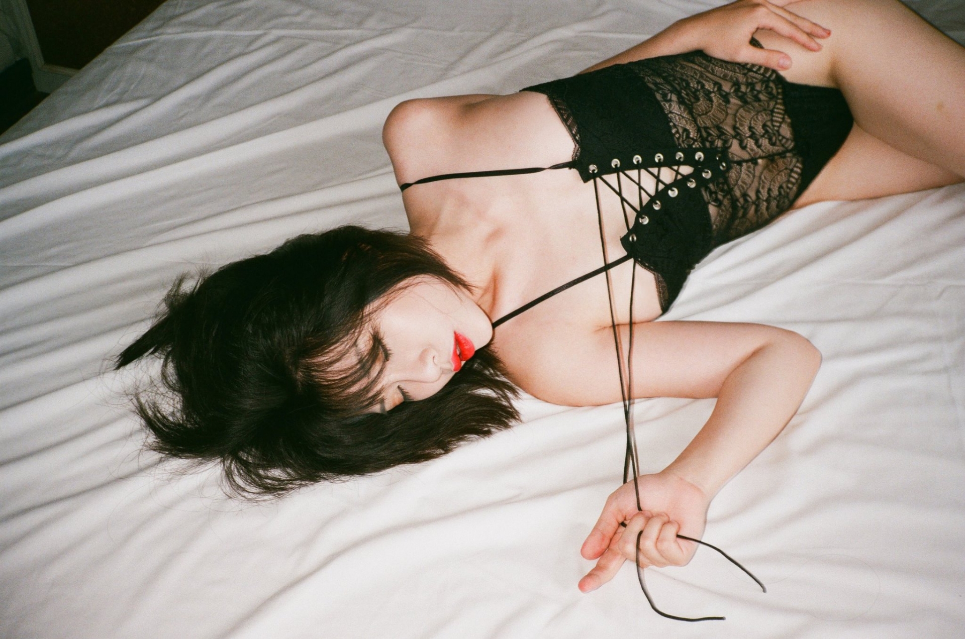 艾莉西雅魔幻的「性感曲線」！攝影師Erik Huang鏡下野火般的火辣女體寫真！