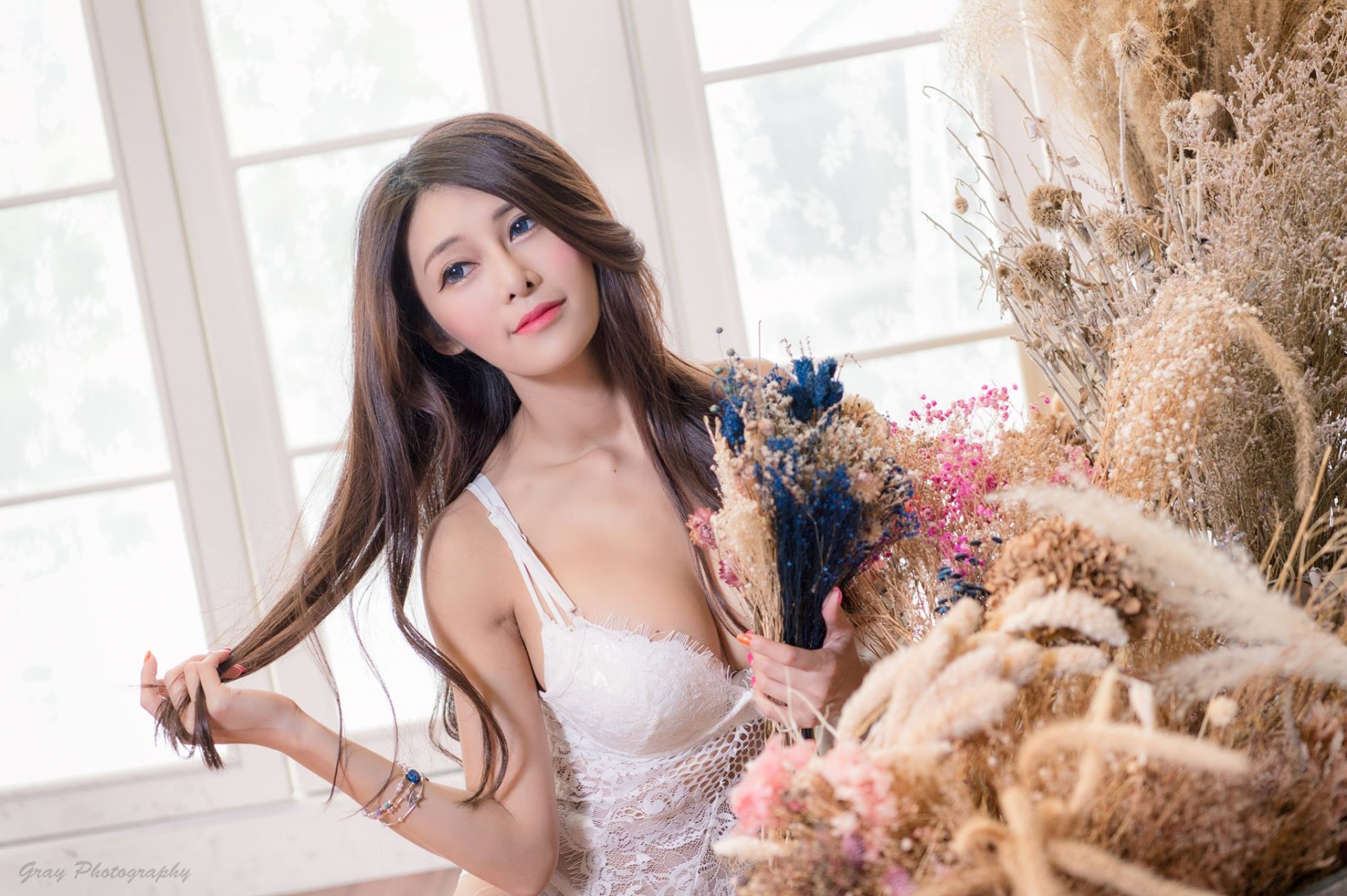 就是要喝奶茶！甜心女孩安希的「超爆乳下午茶」，攝影師鏡頭下最飽滿的誘惑！