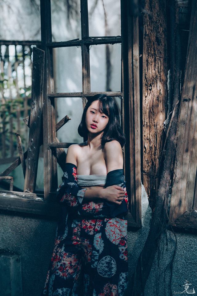 緊縛的「日系學生妹」！性感美乳身材配上禁忌的絕對領域，最誘人軟萌妹！