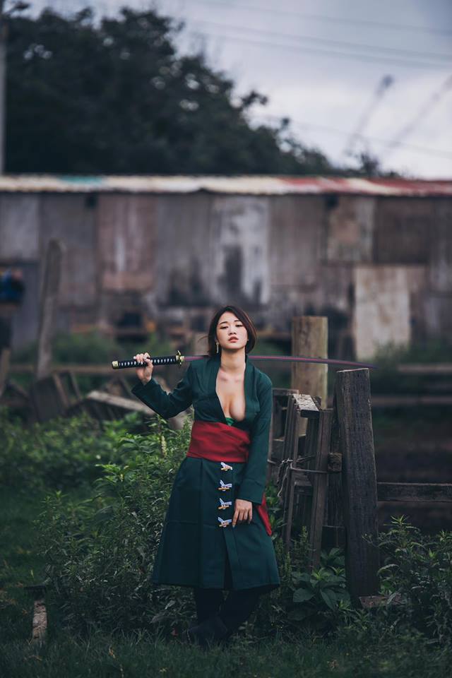 地表最胸三刀流！「爆乳正妹」變身最強劍士，胸前風景也是殺傷力十足！