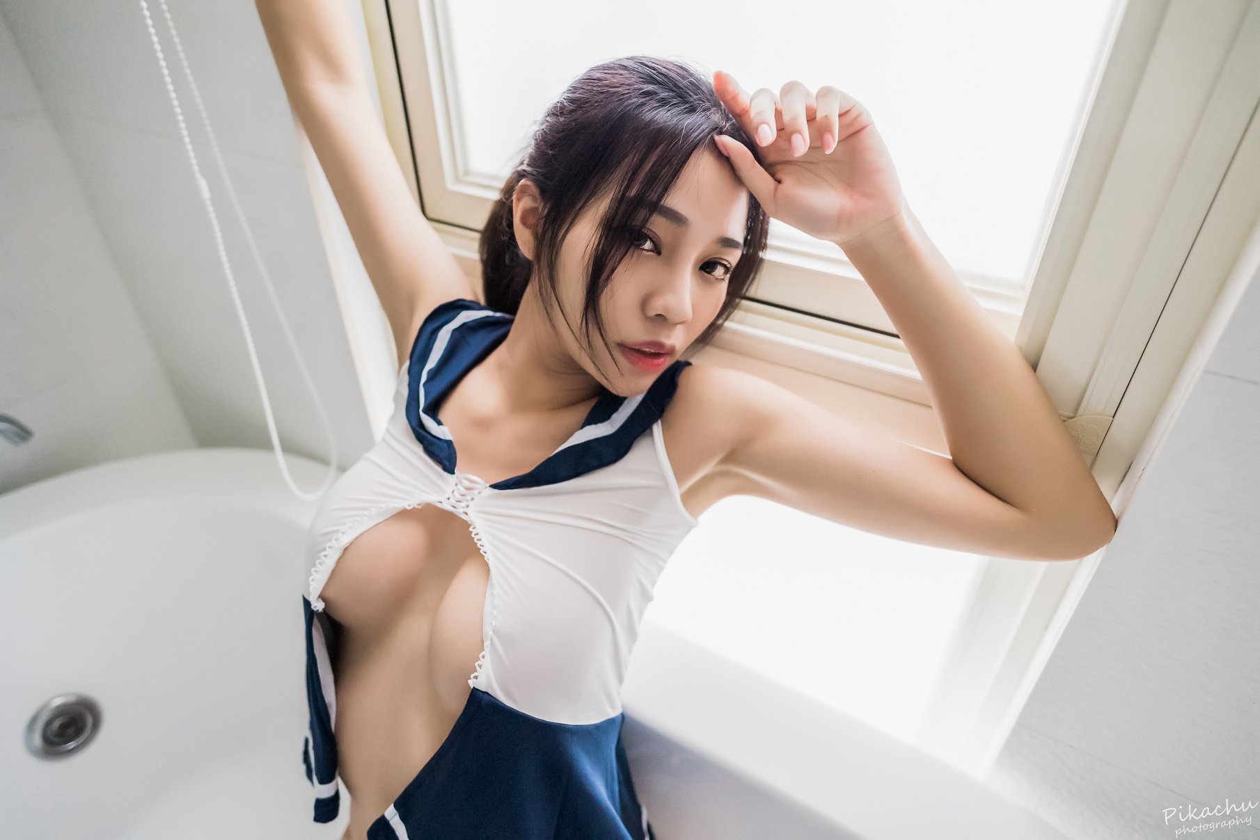 爆乳女友 Rachel 穿上地表「最色氣水手服」！完全遮不住的美臀還有中路大開的美乳啊！