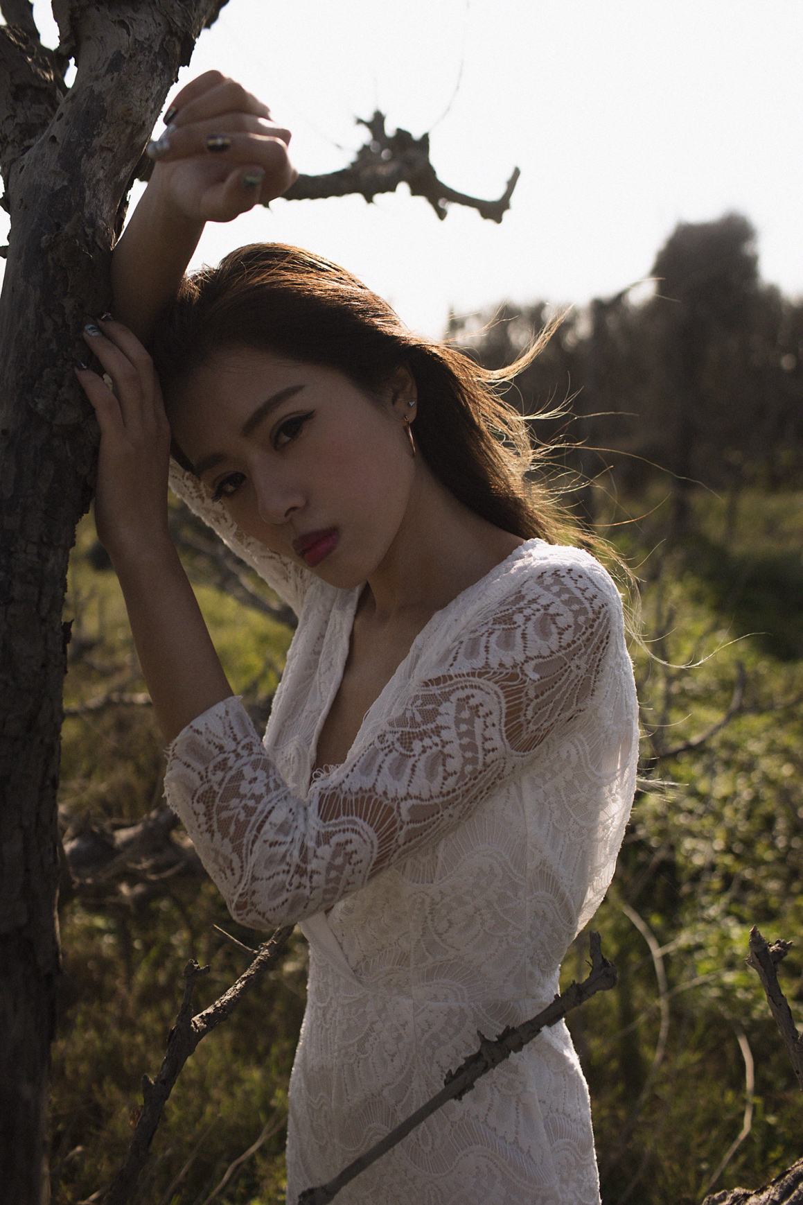 自然與「女體曲線」交融的藝術！攝影師CK鏡下隨著森林跳舞的唯美情慾流動！