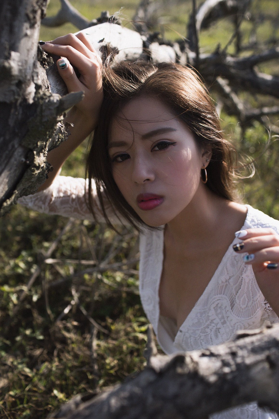 自然與「女體曲線」交融的藝術！攝影師CK鏡下隨著森林跳舞的唯美情慾流動！