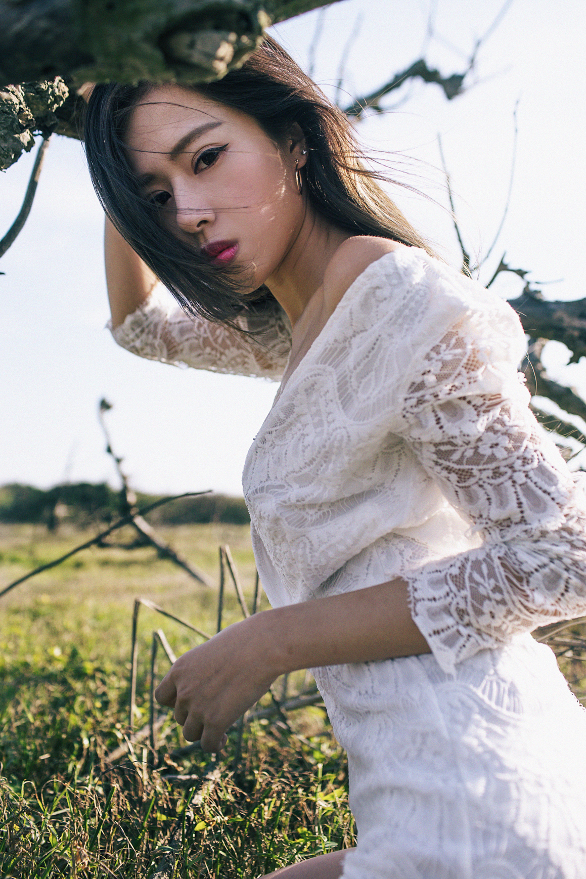 自然與「女體曲線」交融的藝術！攝影師CK鏡下隨著森林跳舞的唯美情慾流動！