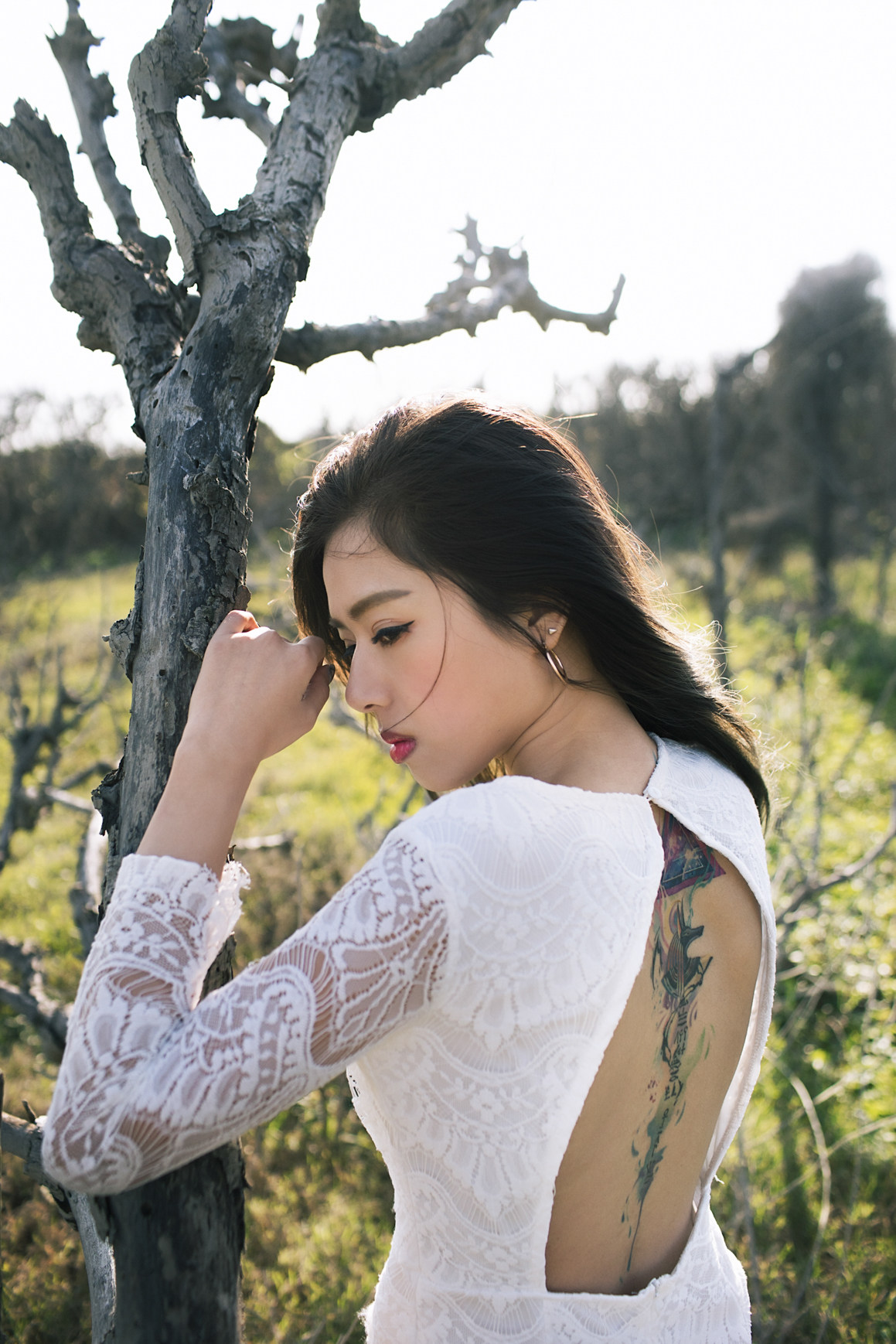 自然與「女體曲線」交融的藝術！攝影師CK鏡下隨著森林跳舞的唯美情慾流動！
