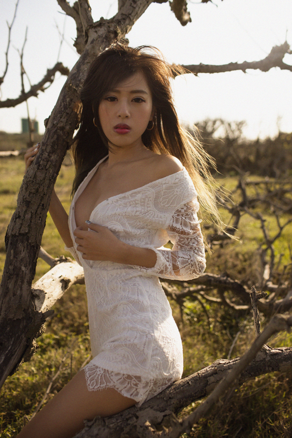 自然與「女體曲線」交融的藝術！攝影師CK鏡下隨著森林跳舞的唯美情慾流動！