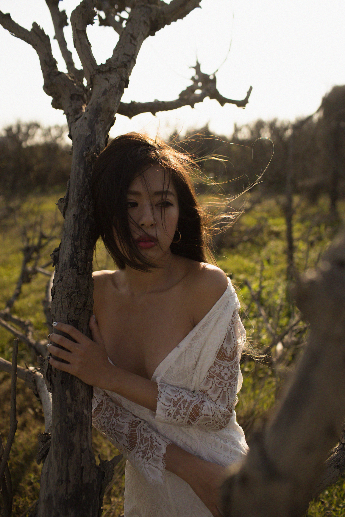 自然與「女體曲線」交融的藝術！攝影師CK鏡下隨著森林跳舞的唯美情慾流動！