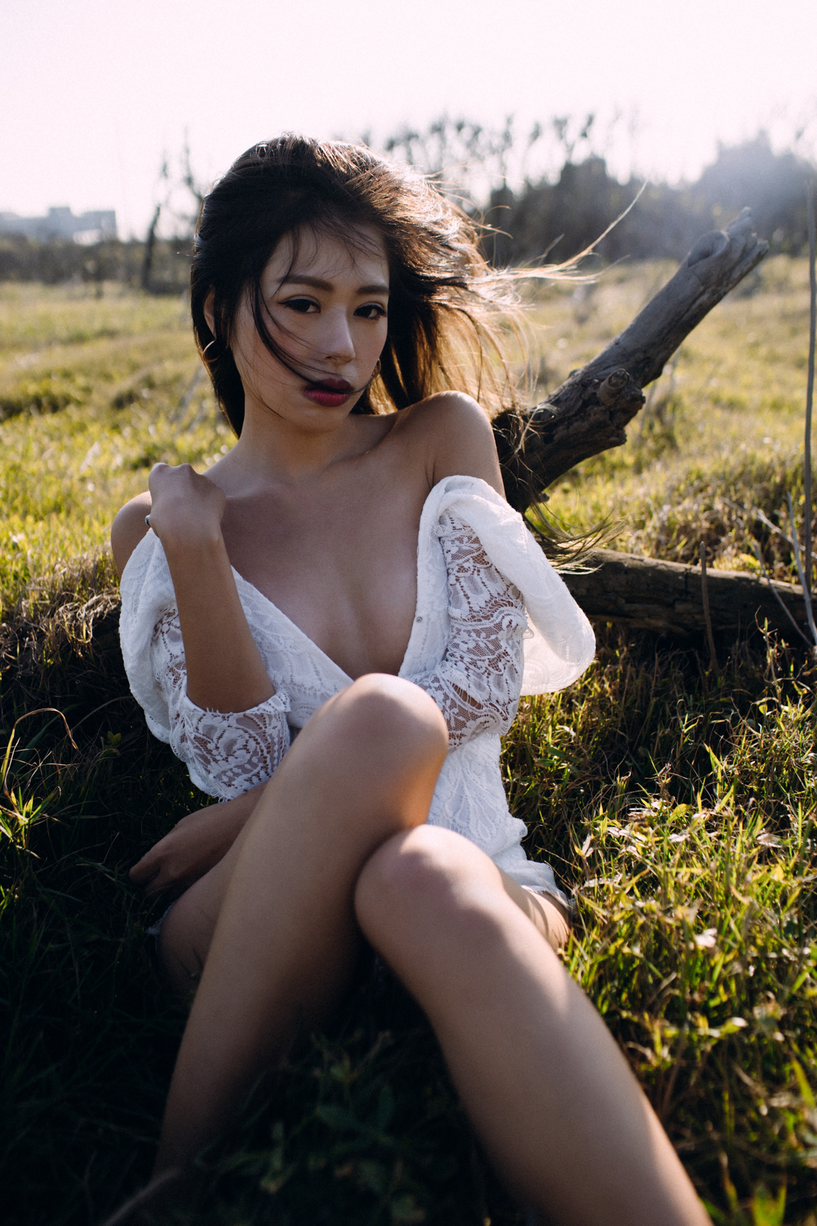 自然與「女體曲線」交融的藝術！攝影師CK鏡下隨著森林跳舞的唯美情慾流動！