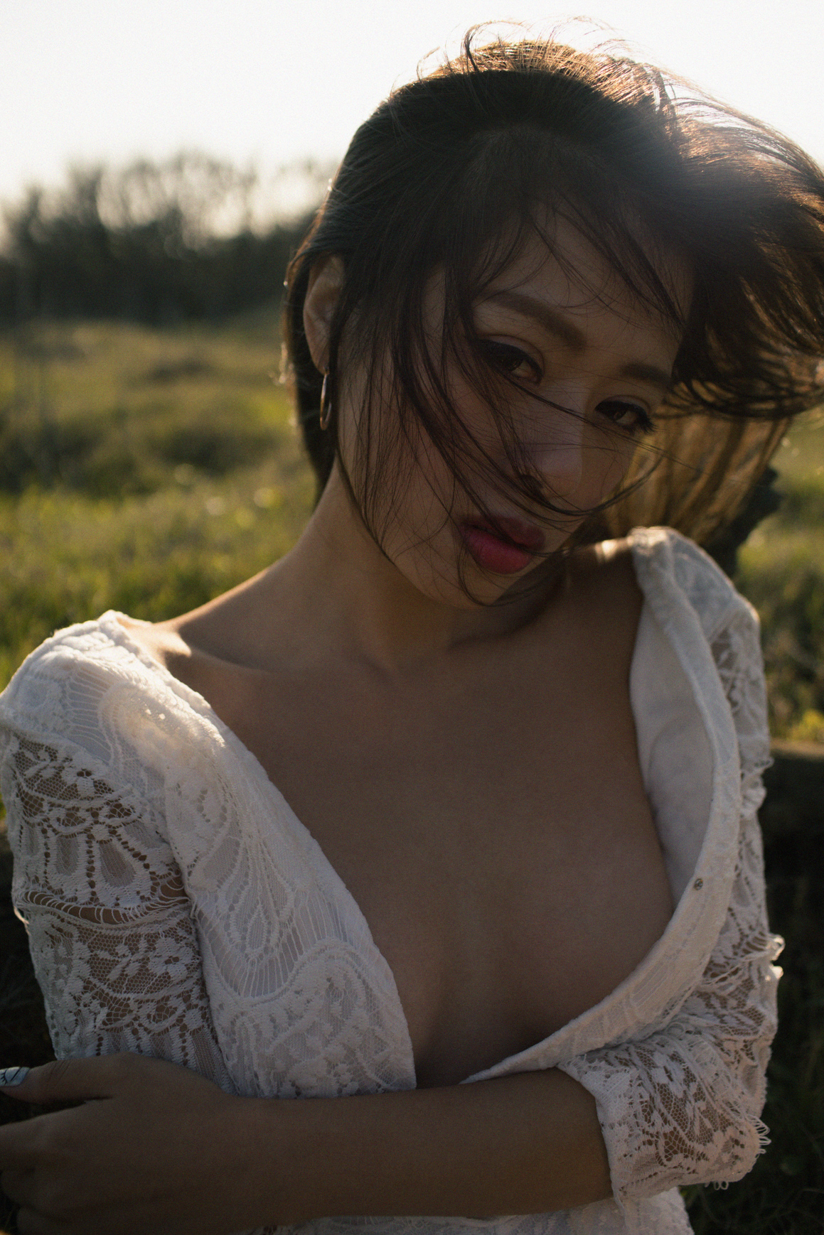 自然與「女體曲線」交融的藝術！攝影師CK鏡下隨著森林跳舞的唯美情慾流動！