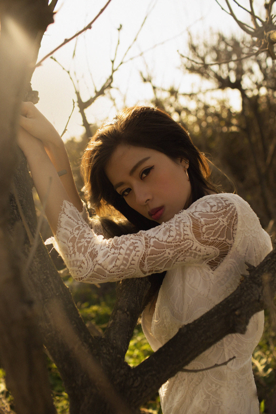 自然與「女體曲線」交融的藝術！攝影師CK鏡下隨著森林跳舞的唯美情慾流動！
