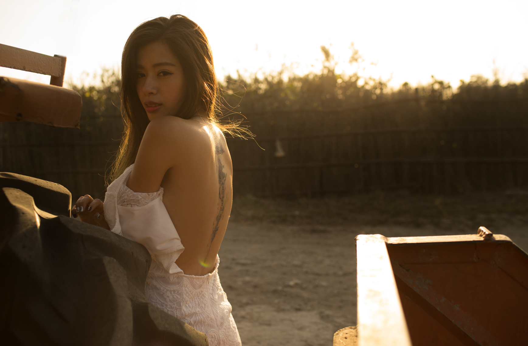 自然與「女體曲線」交融的藝術！攝影師CK鏡下隨著森林跳舞的唯美情慾流動！