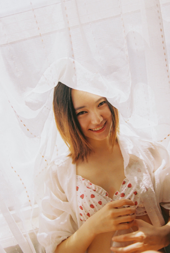 「日系少女」輕寫真！柔軟胴體輕飄水中，安靜舒適的絕美藝術！