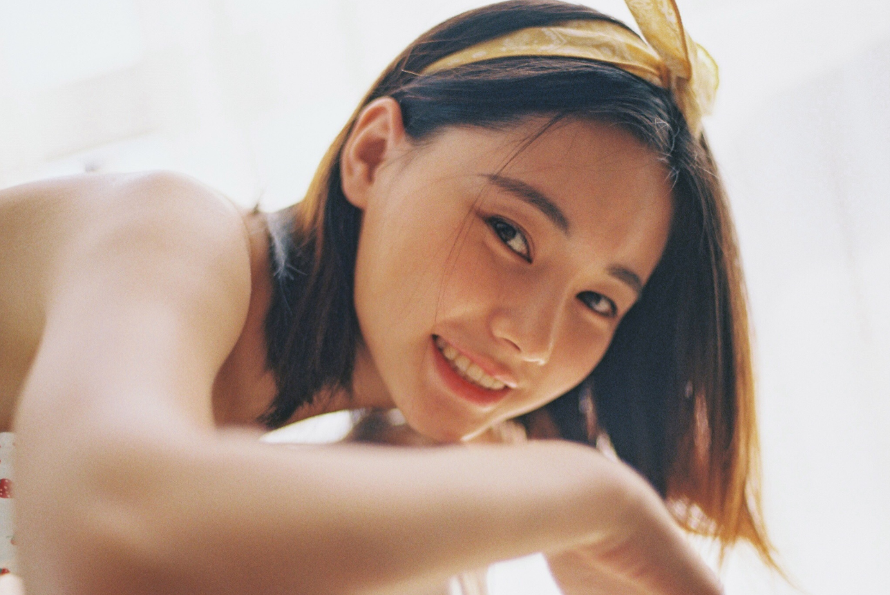 「日系少女」輕寫真！柔軟胴體輕飄水中，安靜舒適的絕美藝術！