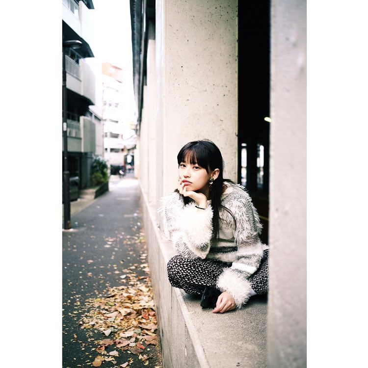 窺視日常的刺激感！日本攝影大師「相澤義和」用膠捲紀錄都市女孩的千姿百態