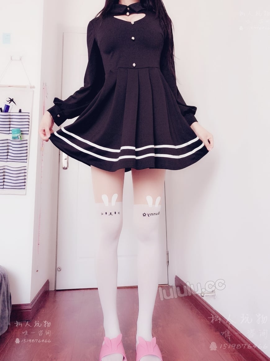 Very Big Breast Girl Show Her Tits - 貼 圖 - 清 涼 寫 真 