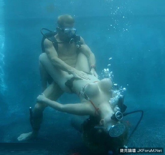 Секс С Китаянкой Под Водой Порно
