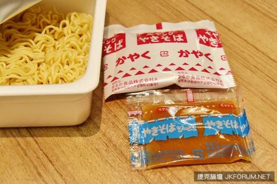 《大蒜濃度MAX泡麵》吃完後連吸血鬼都不敢靠近你（誤）