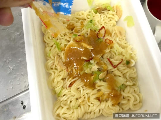 《大蒜濃度MAX泡麵》吃完後連吸血鬼都不敢靠近你（誤）