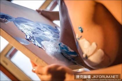 【6upoker】春光無限好　美女用美乳畫畫