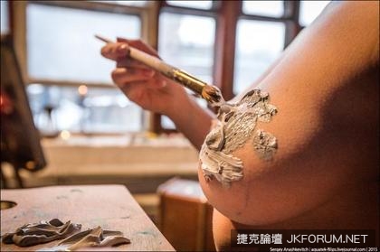 春光無限好　美女用美乳畫畫