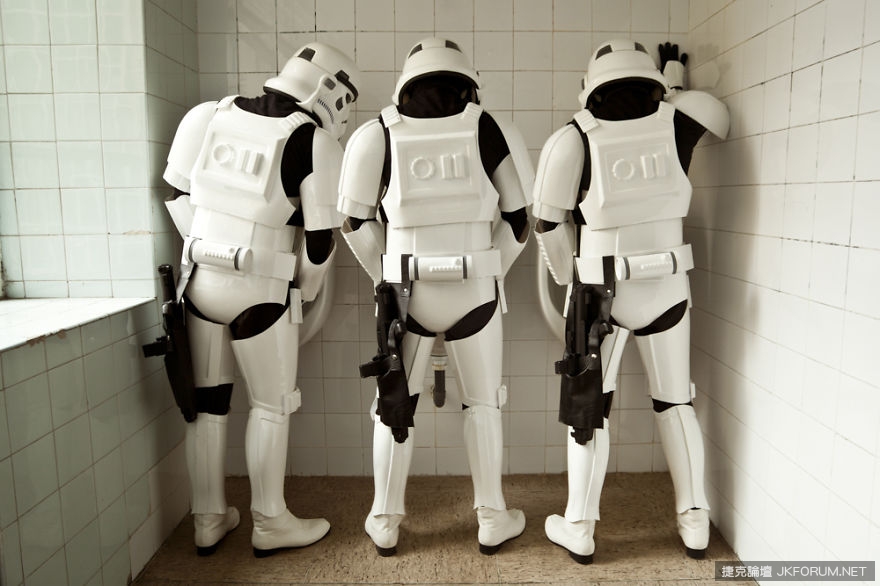 下班後的帝國風暴兵 Stormtroopers On Their Days Off