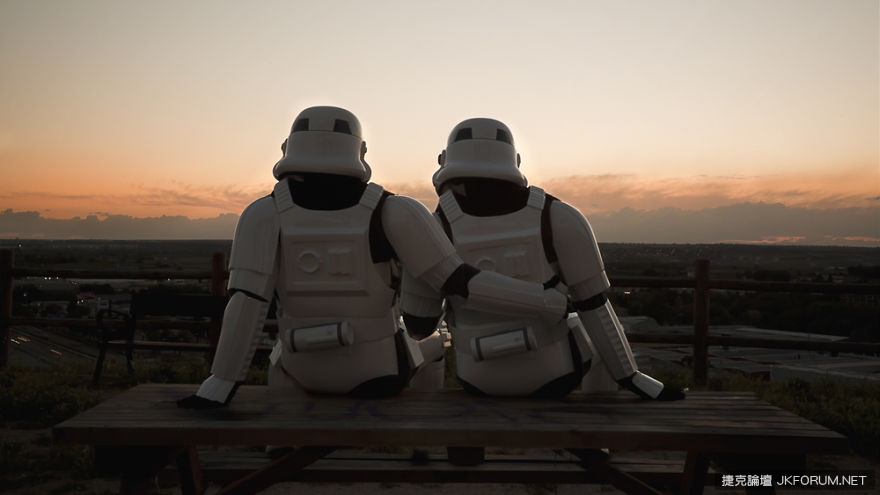 下班後的帝國風暴兵 Stormtroopers On Their Days Off