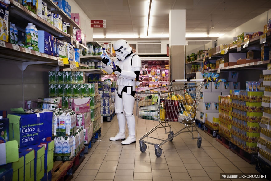 下班後的帝國風暴兵 Stormtroopers On Their Days Off