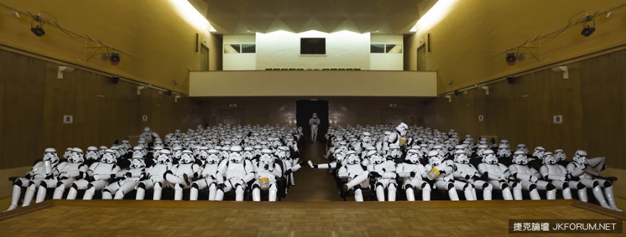 下班後的帝國風暴兵 Stormtroopers On Their Days Off