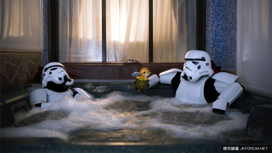 下班後的帝國風暴兵 Stormtroopers On Their Days Off