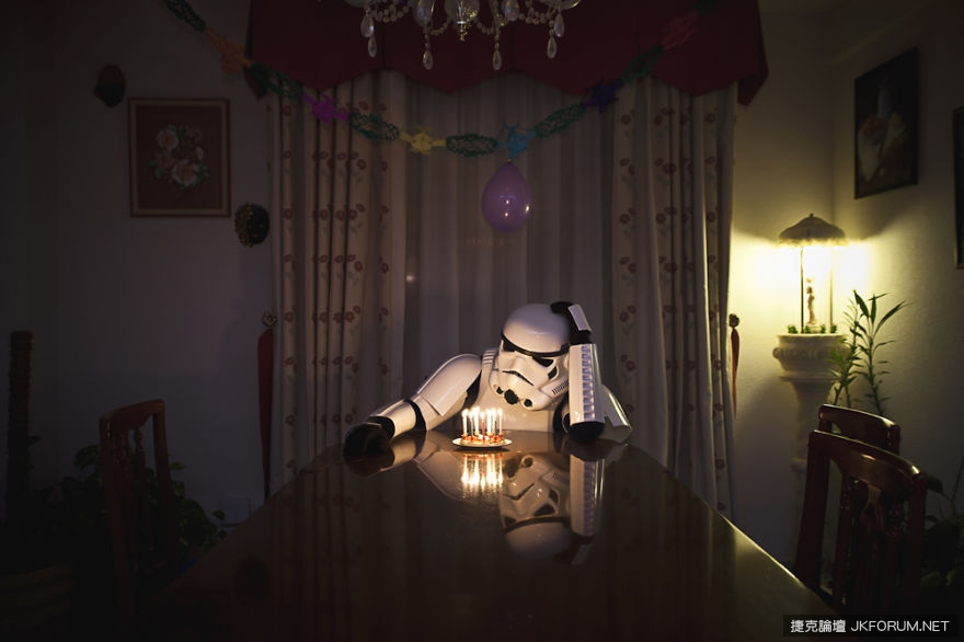 下班後的帝國風暴兵 Stormtroopers On Their Days Off