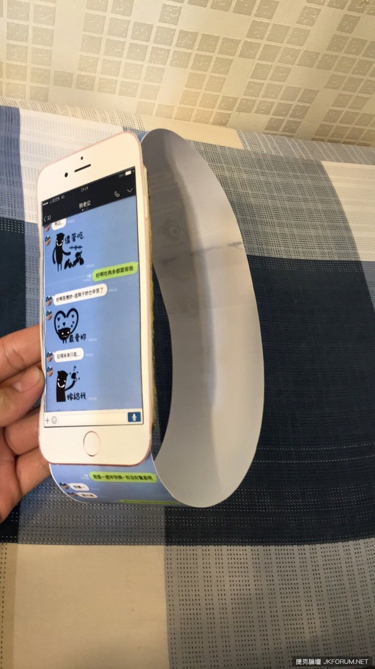 送iPhone已經不稀奇了，但他送給女友這隻I6卻讓所有人看了都想要得到一隻啊!