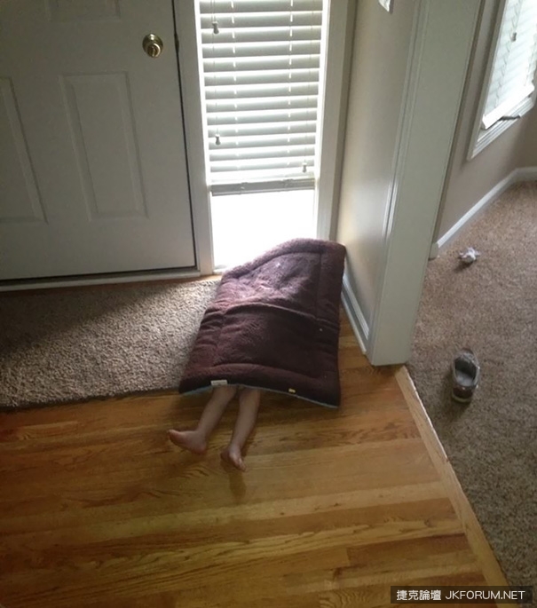 funny-kids-playing-hide-and-seek-59__605.jpg