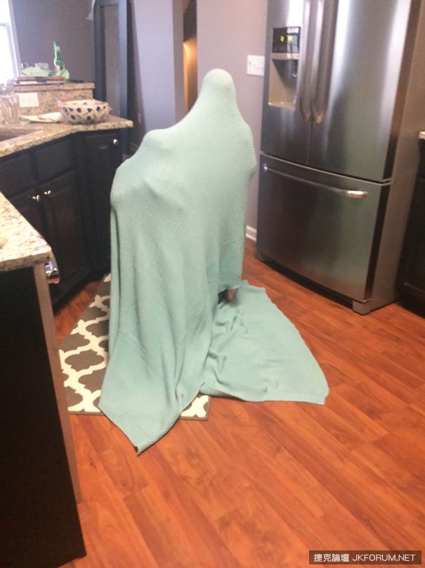 funny-kids-playing-hide-and-seek-81__605.jpg