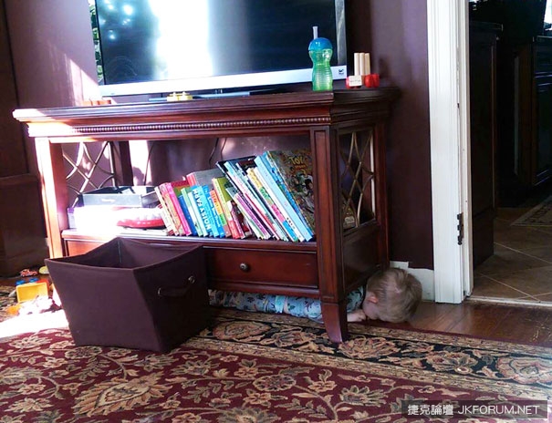 funny-kids-playing-hide-and-seek-561__605.jpg