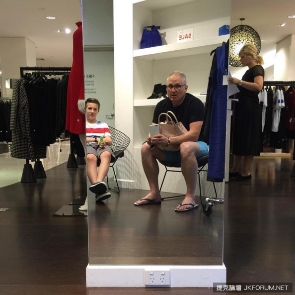 男人最悲傷的一刻 就是等待另一半Shopping時！