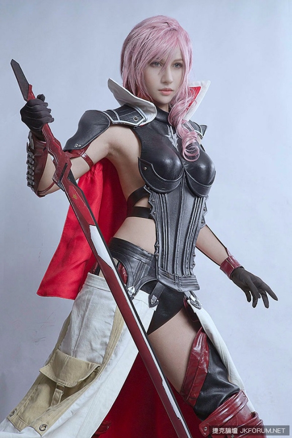 是遊戲畫面還是真人？美到讓人分不清楚的FFXIII 雷霆COSPLAY