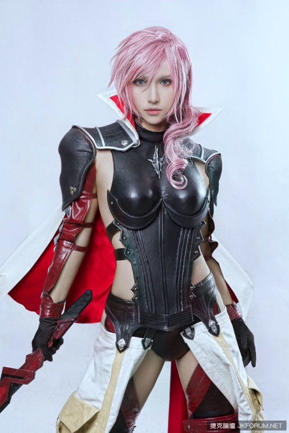 是遊戲畫面還是真人？美到讓人分不清楚的FFXIII 雷霆COSPLAY