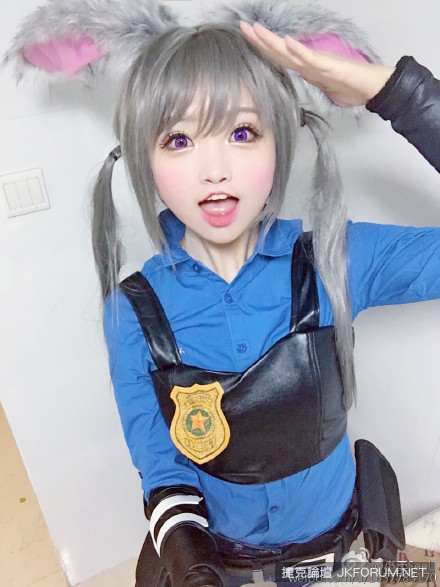 上海美少女COSER-小柔SeeU，引發日本網民高度關注