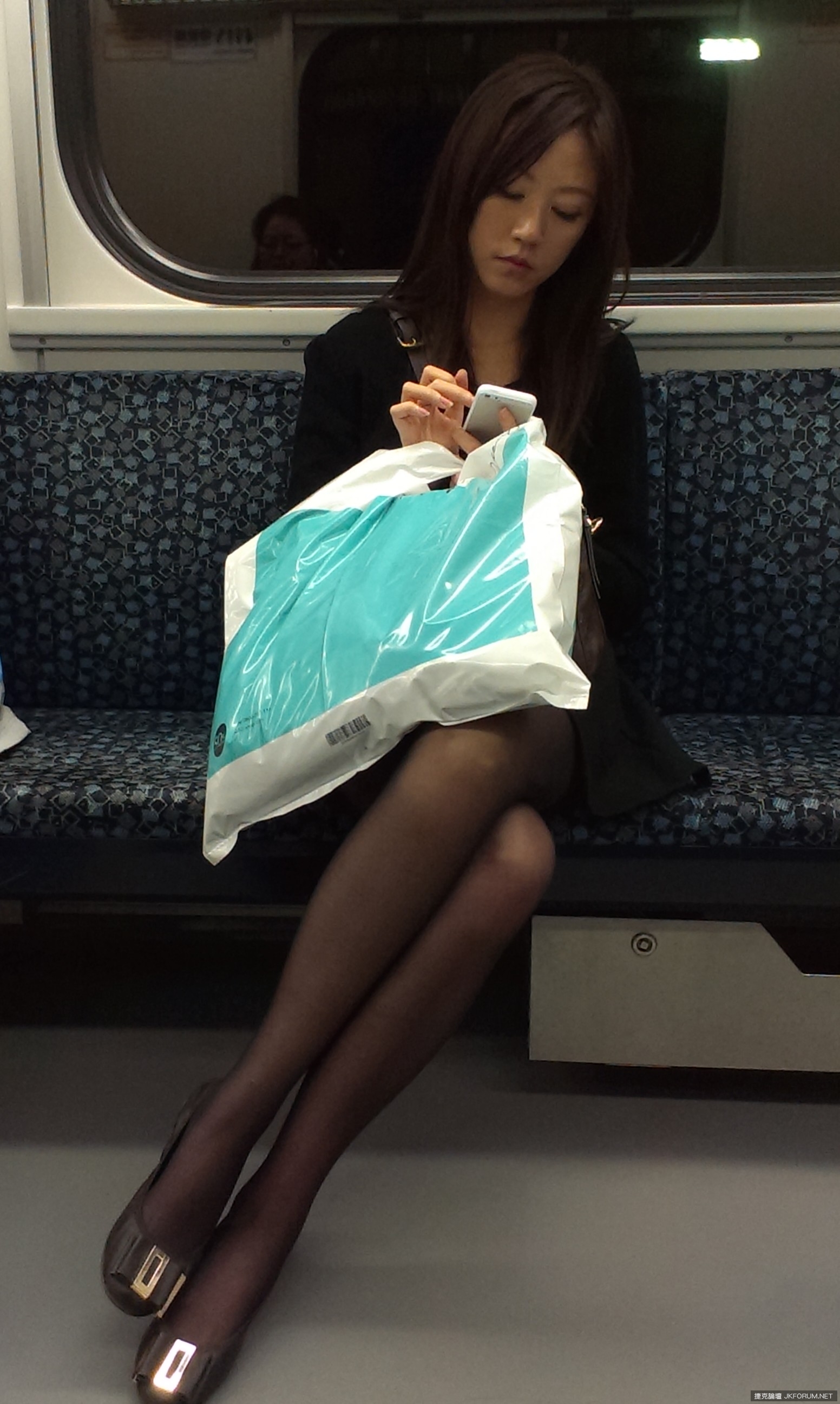 美腿偷拍- 貼圖- 絲襪美腿- JKF 捷克論壇