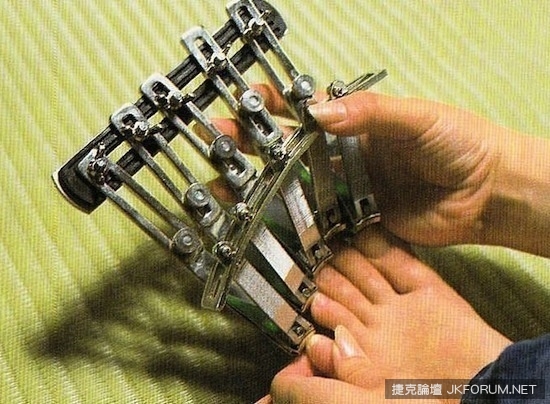 日本人最莫名其妙的發明？抓奶龍爪手感覺超實用XD